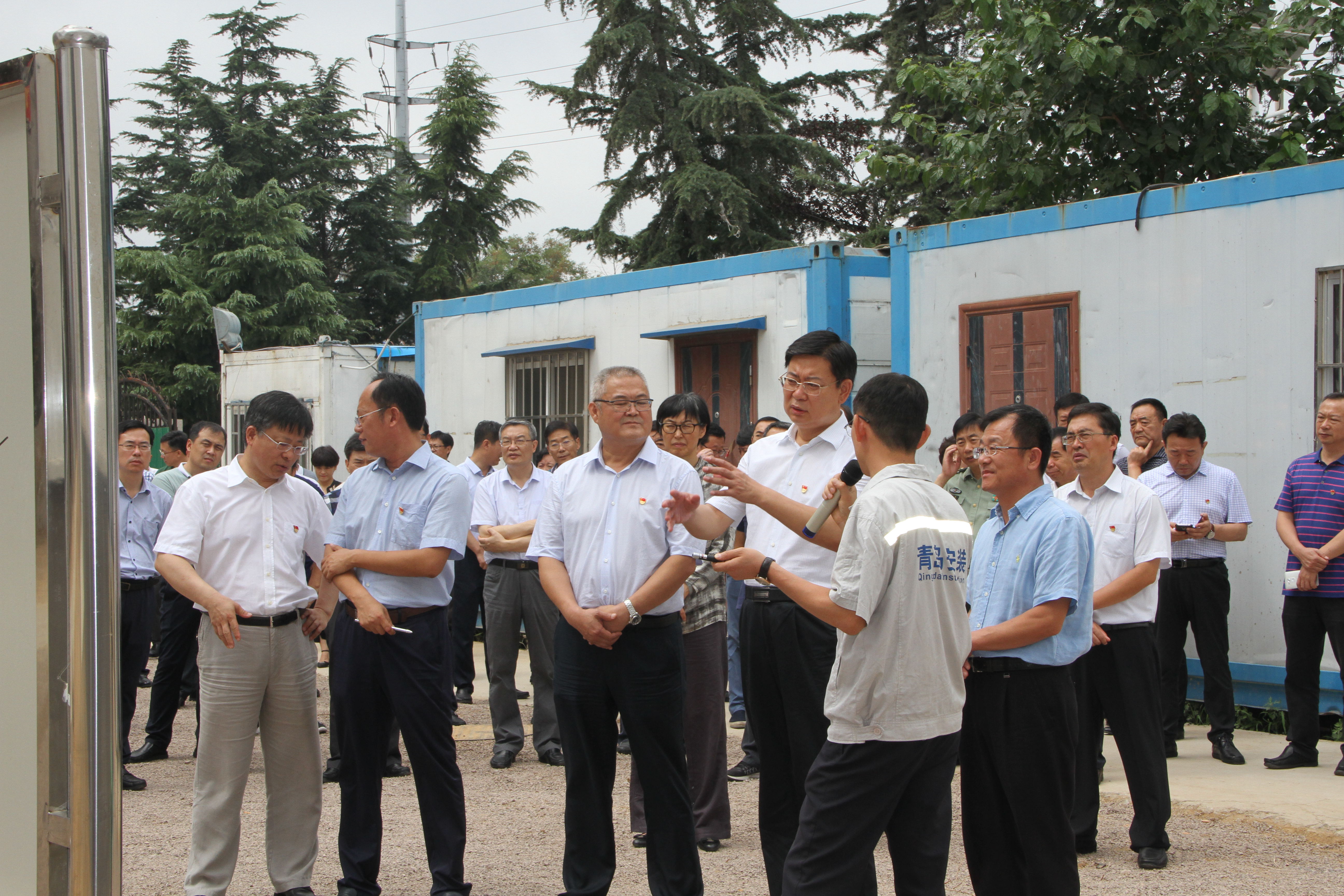 城陽區領導觀摩團蒞臨我司智能裝備制造基地